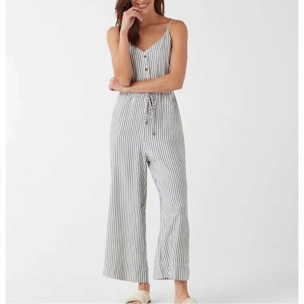 Splendid Crosshatch Linen Natural/Navy Stripes with Tie Waist Jumpsuit. Large. - Picture 2 of 14